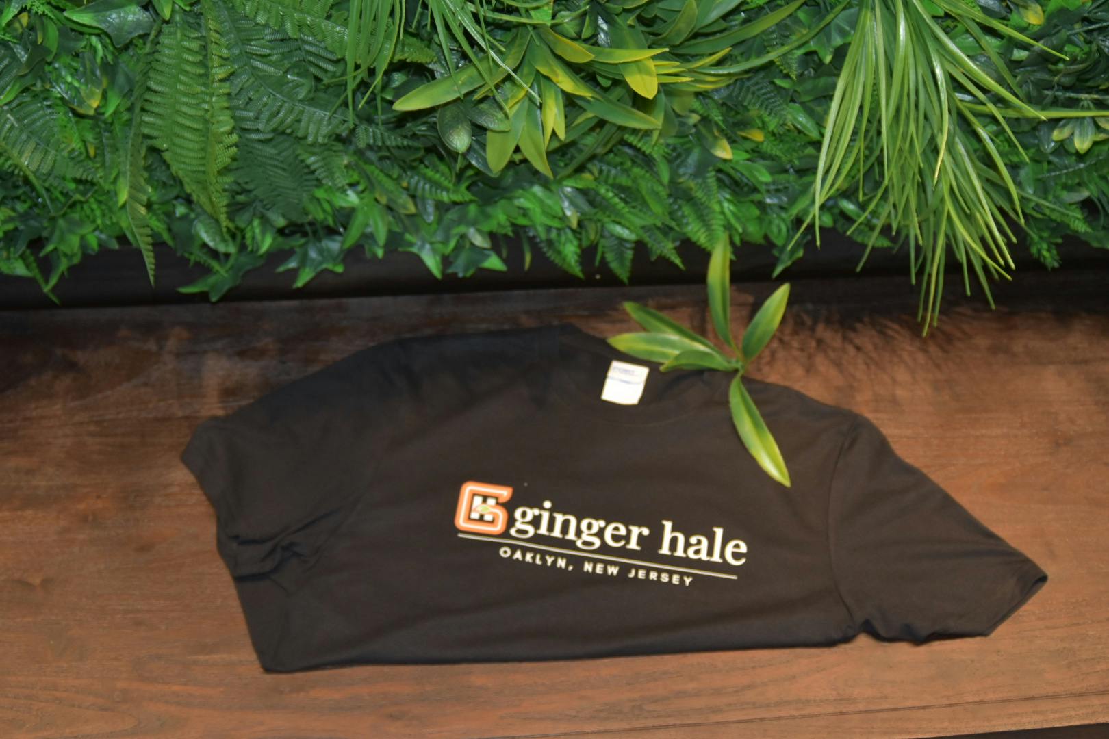 Short Sleeve Tee Black Wide Logo Small
