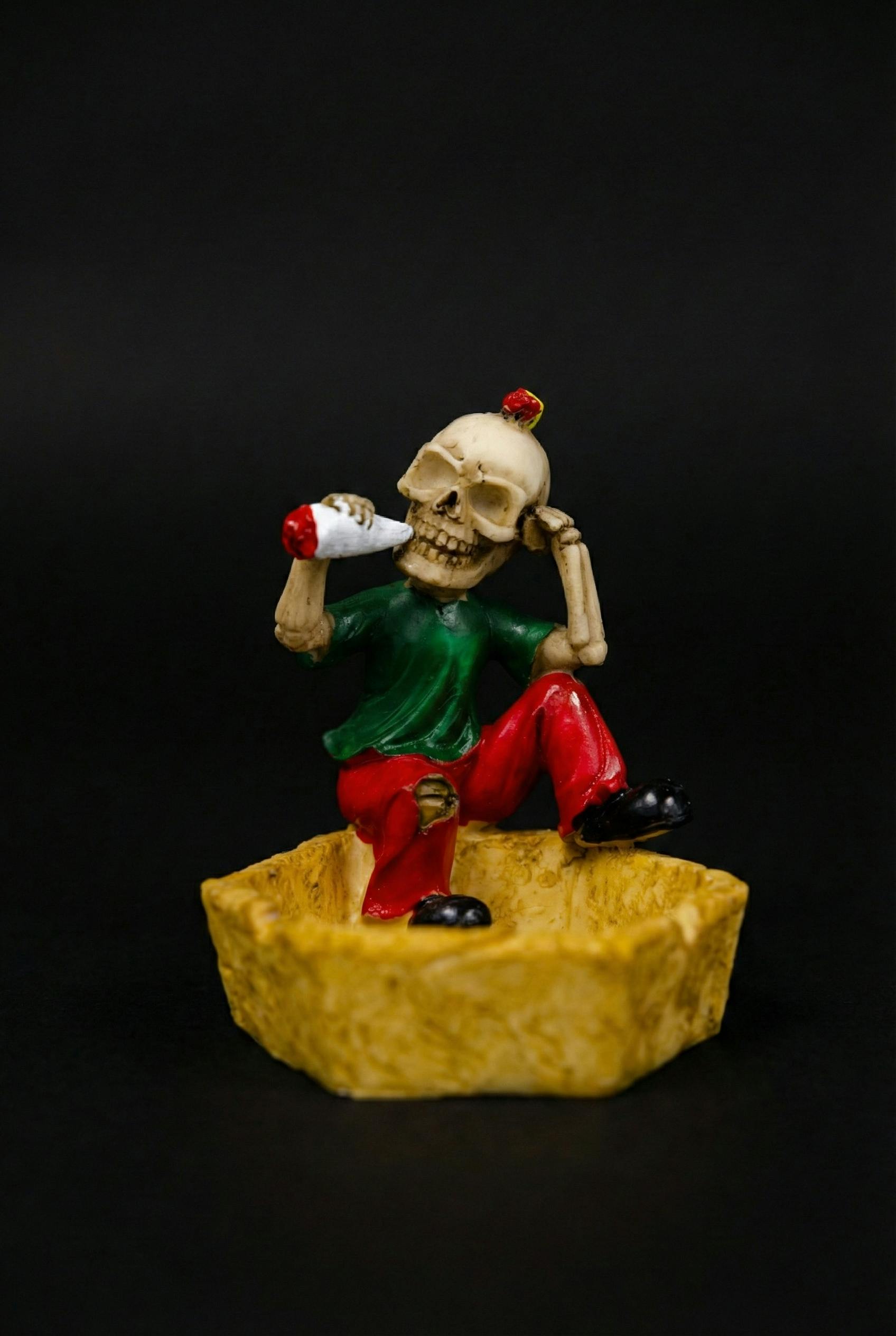 JAMAICAN POLY RESIN ASHTRAY MIXED DESIGN Small